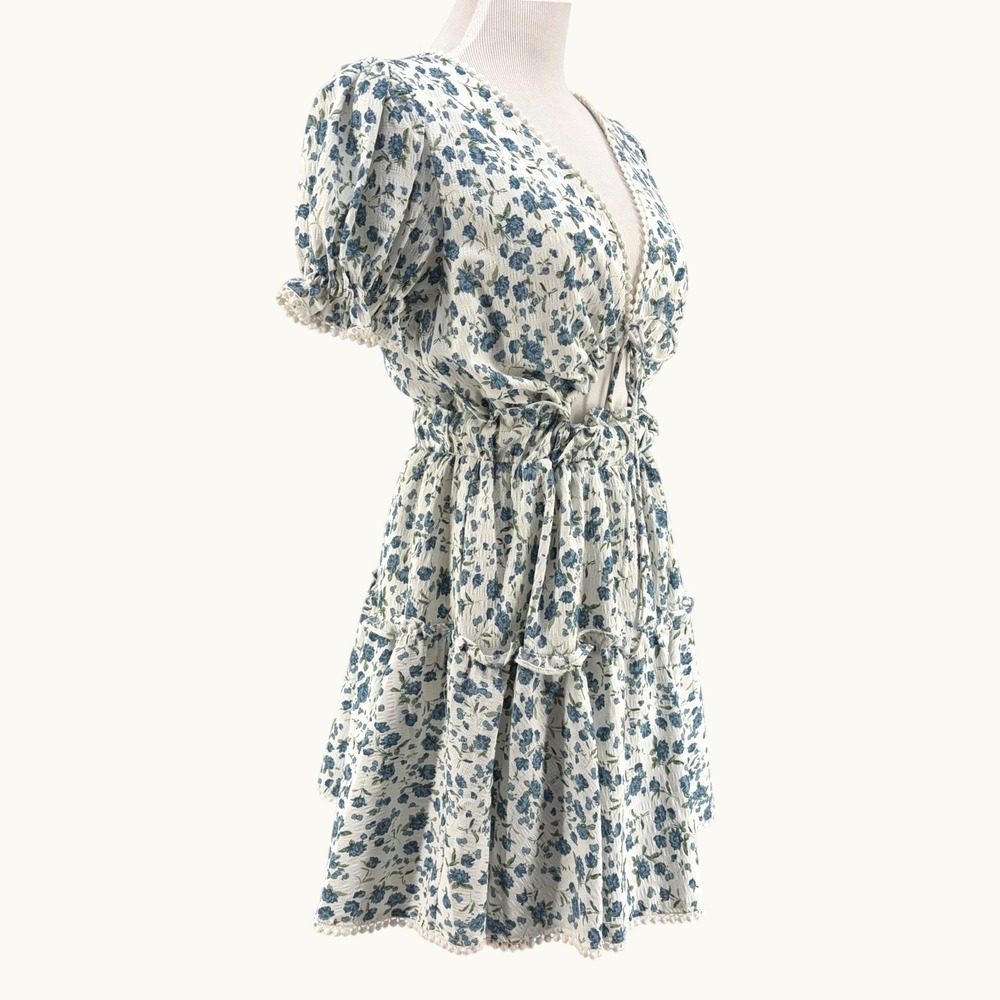 On You Floral Keyhole Front Mini Dress Blue White Lace Trim Romantic M Coquette - Picture 5 of 11